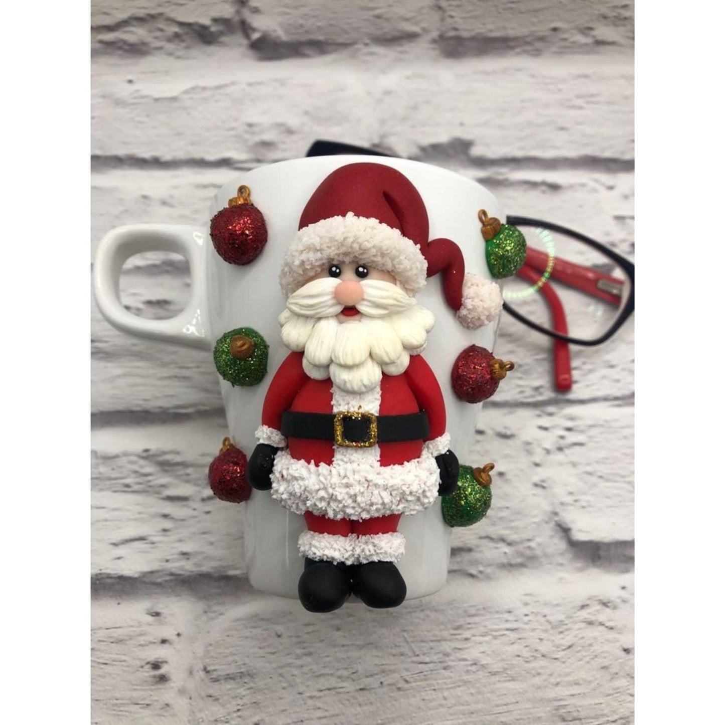 Cana cu Mos Craciun, decorata manual cu lut polimeric Fimo. Decoratiune sau cadou unic de Craciun.