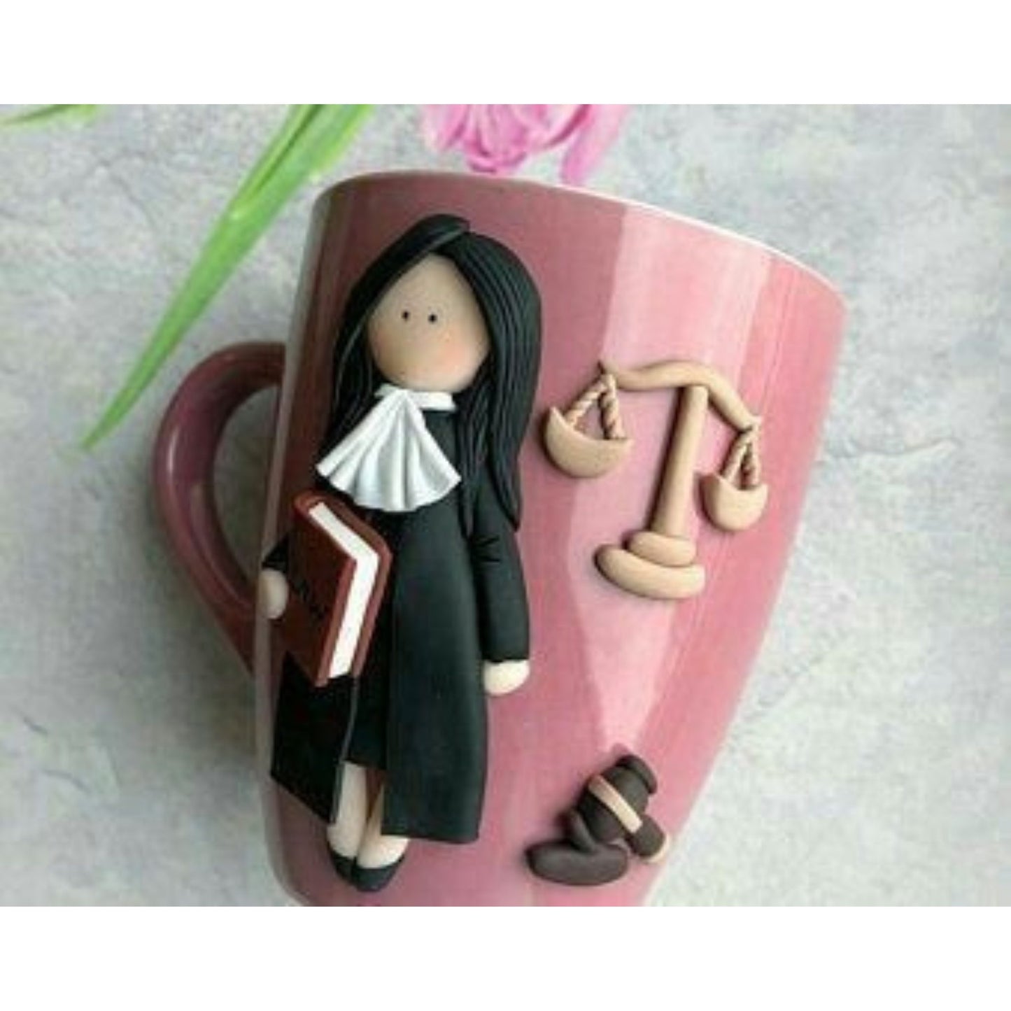 Cana personalizata pentru avocati cu lut polimeric Fimo, handmade, cadou unic pentru absolventi de drept.