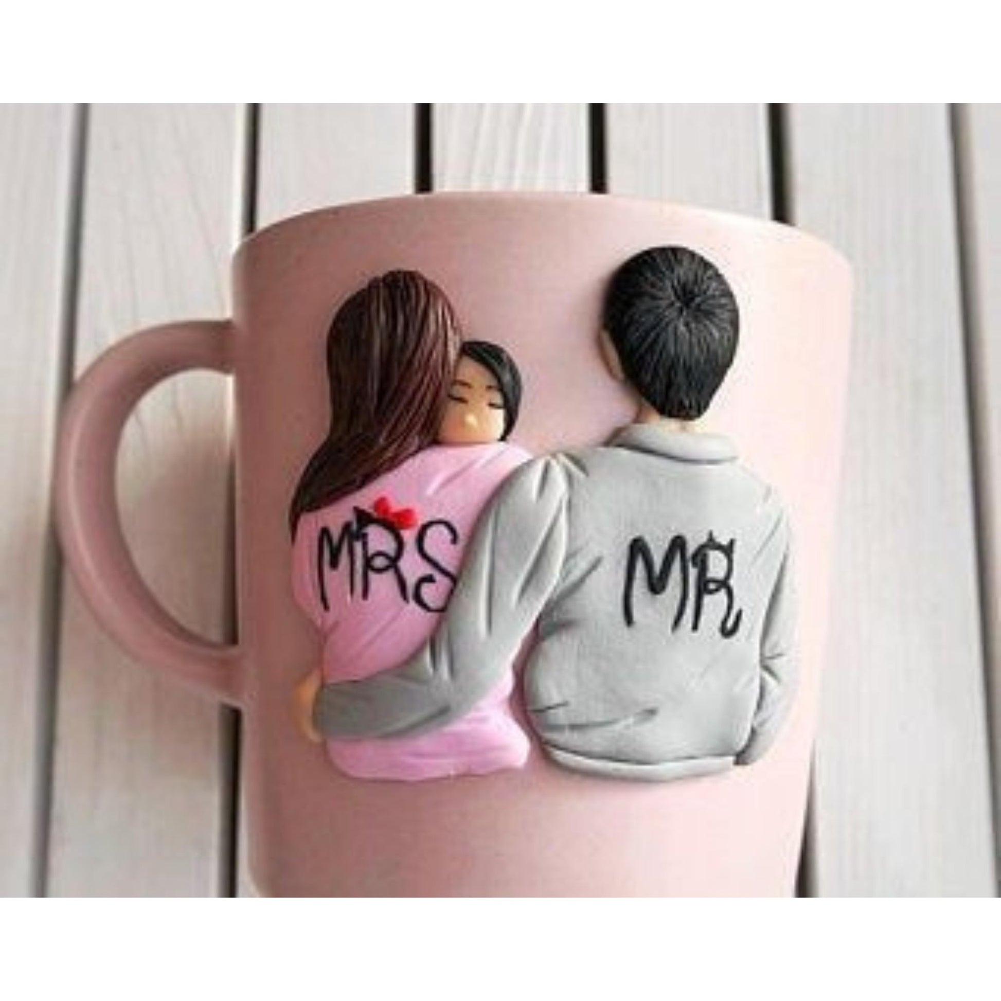 Cana cadou de familie, personalizata cu lut polimeric Fimo, lucrata manual, cadou unic pentru proaspeti parinti, nasi sau fini.