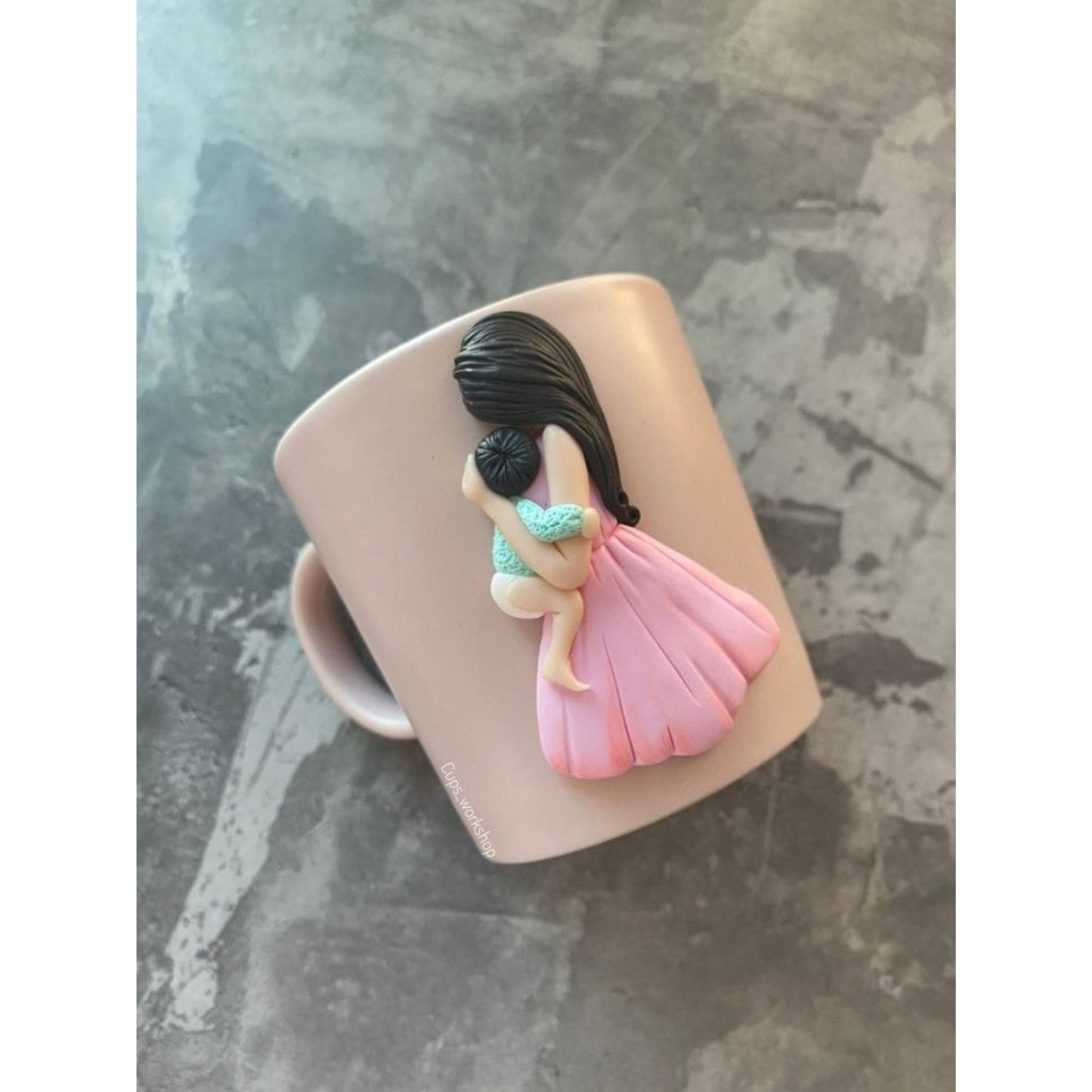 Cana "Mama si copil" personalizata cu lut polimeric Fimo, handmade, cadou unic pentru o proaspata mamica.