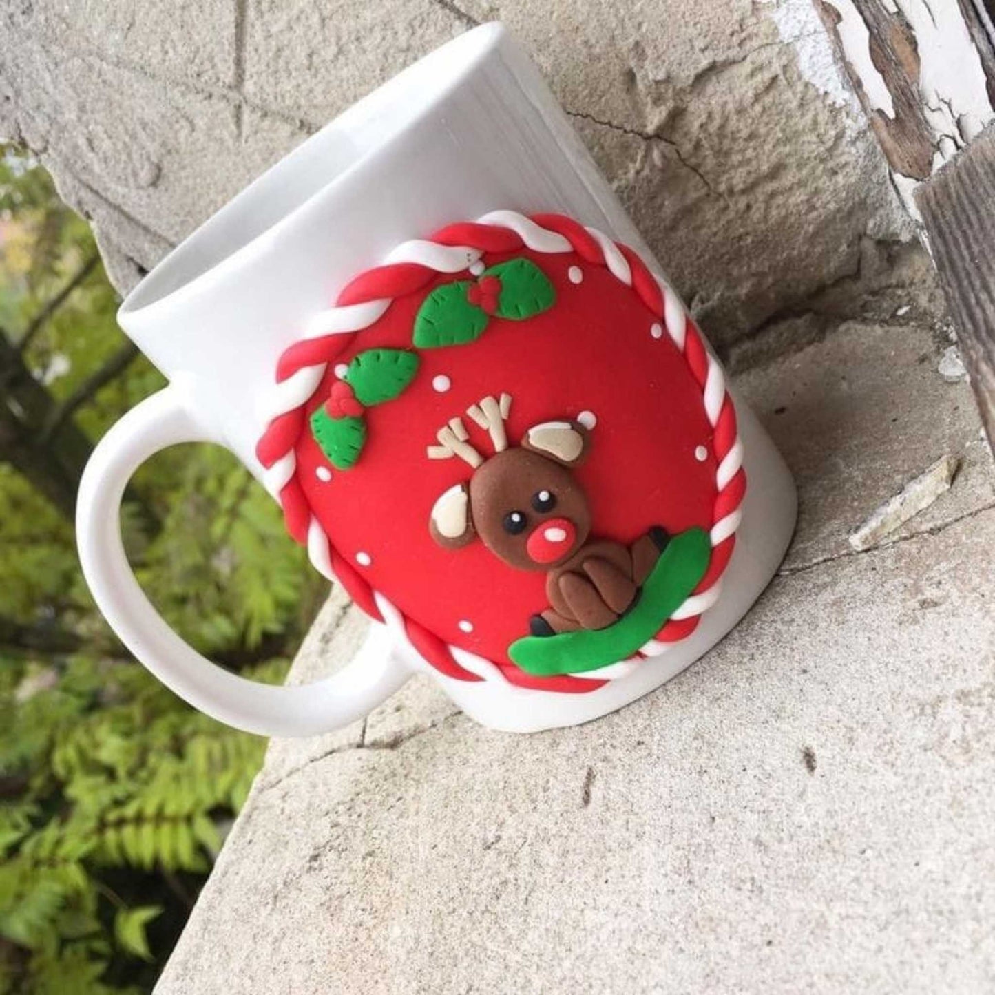 Cana decorata cu ren de Craciun, handmade, cu lut polimeric Fimo. Decoratiune unica de Craciun.