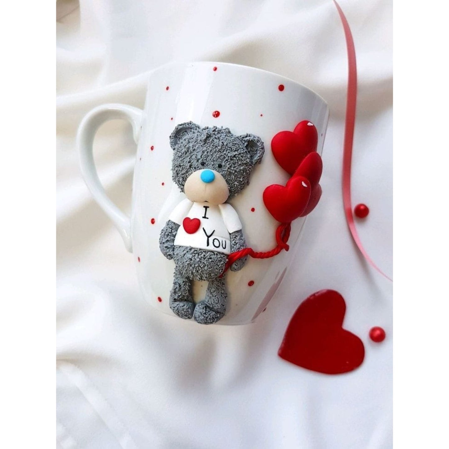 Cana cadou pentru iubita, personalizata cu ursulet si inimioare, cu Fimo, handmade. Cadou unic de ziua indragostitilor.