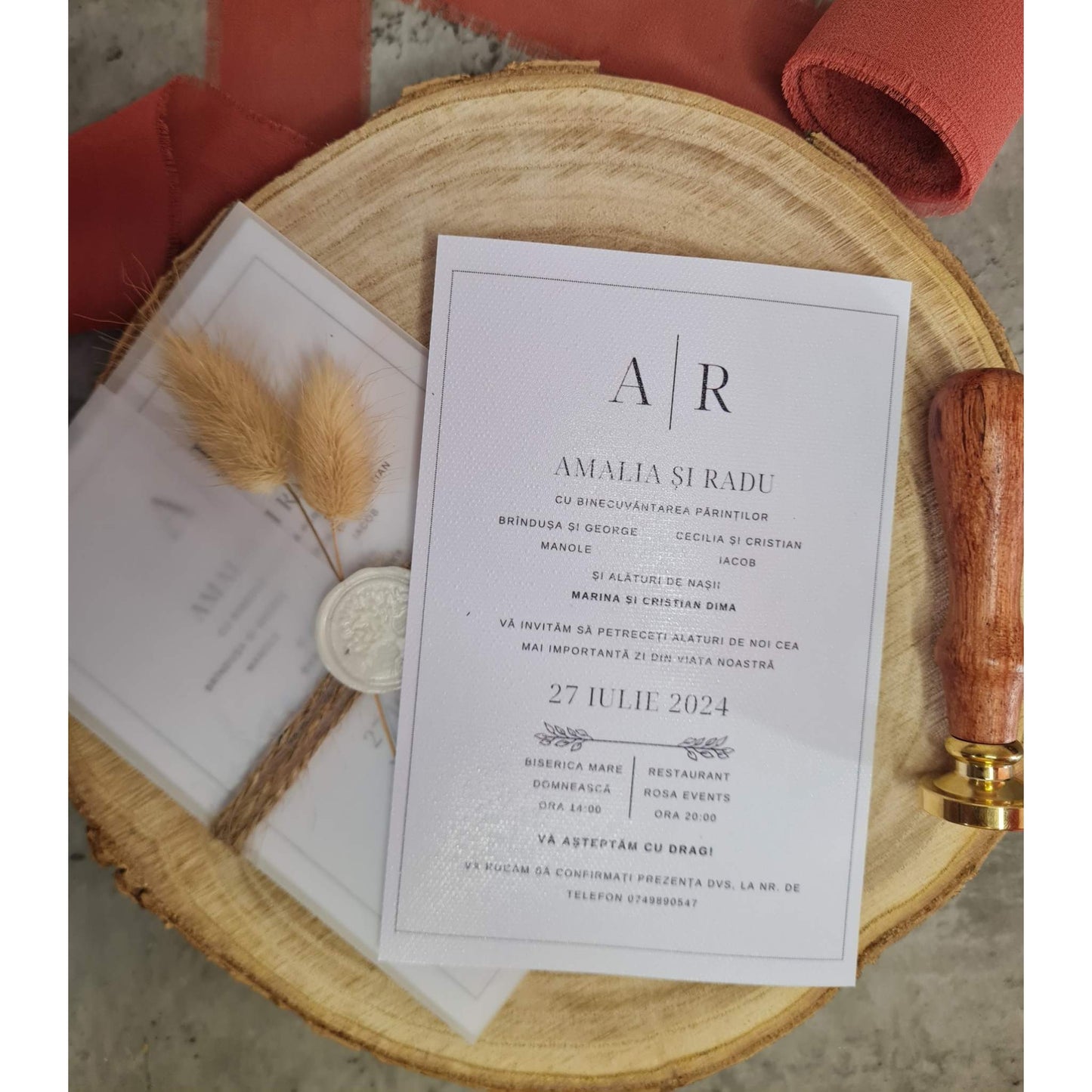 Invitatii de nunta cu sigiliu de ceara, alb si flori naturale uscate, cu plic Vellum inclus.