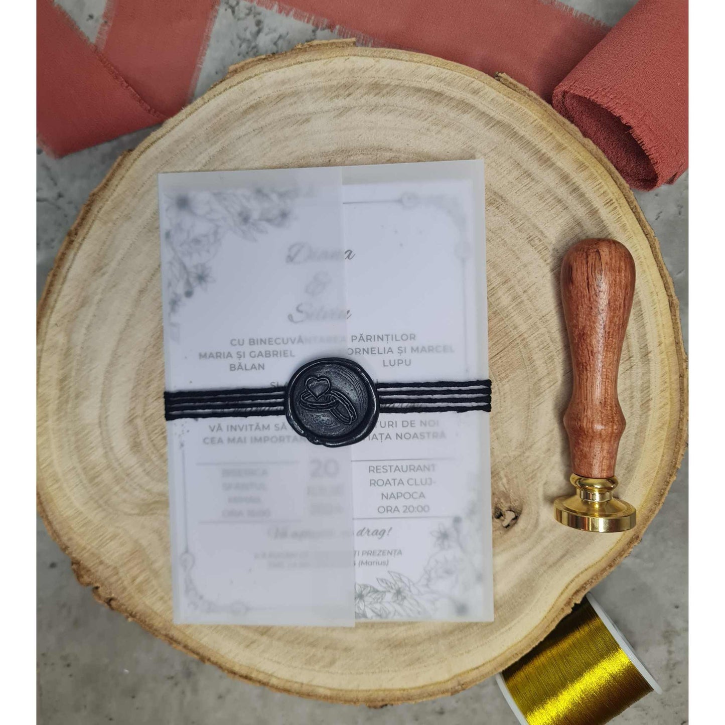 Invitatie de nunta eleganta, cu sigiliu de ceara si plic Vellum inclus.