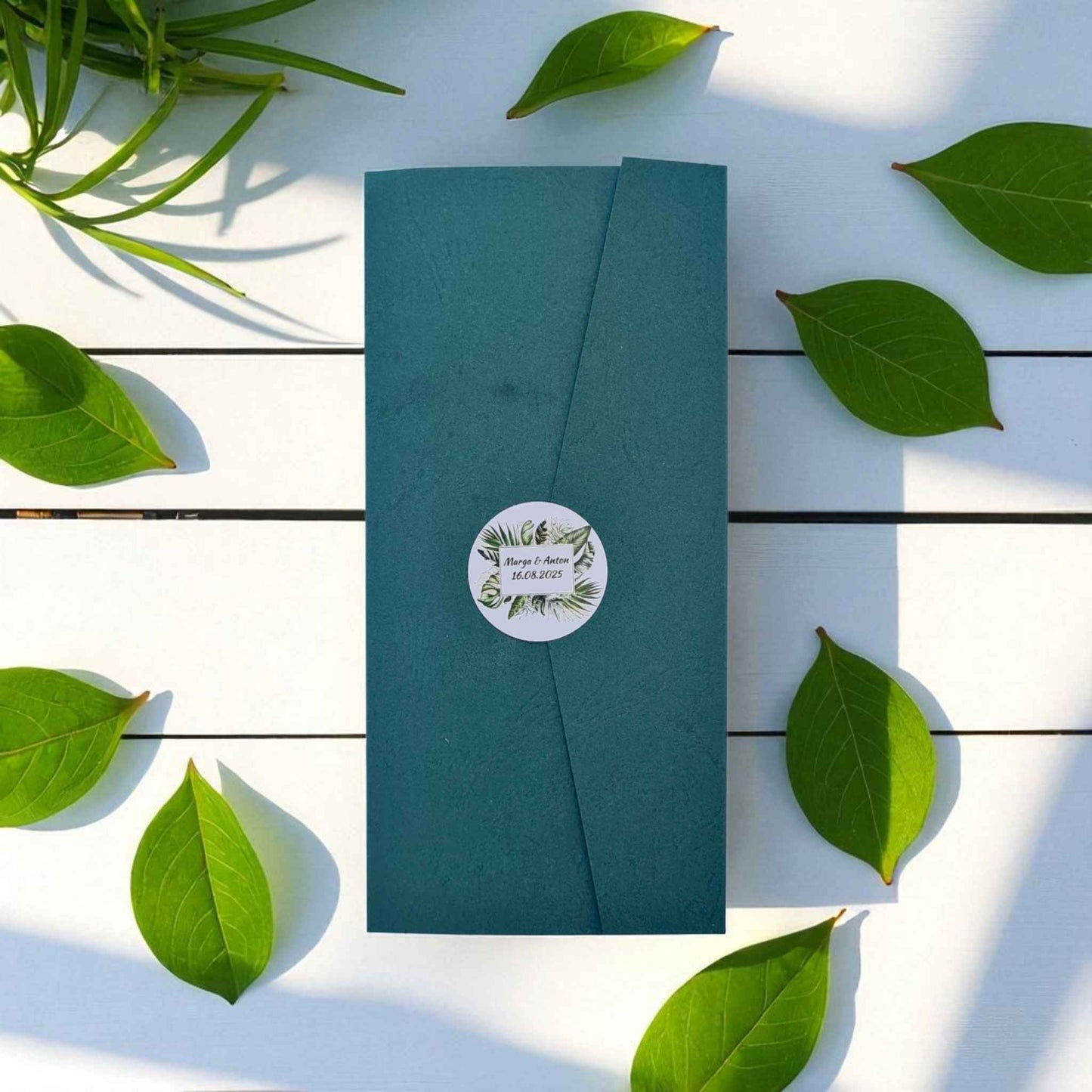 Invitatie de nunta cu plic inclus, cu textura de piele, verde smarald. Invitatii de nunta ieftine.