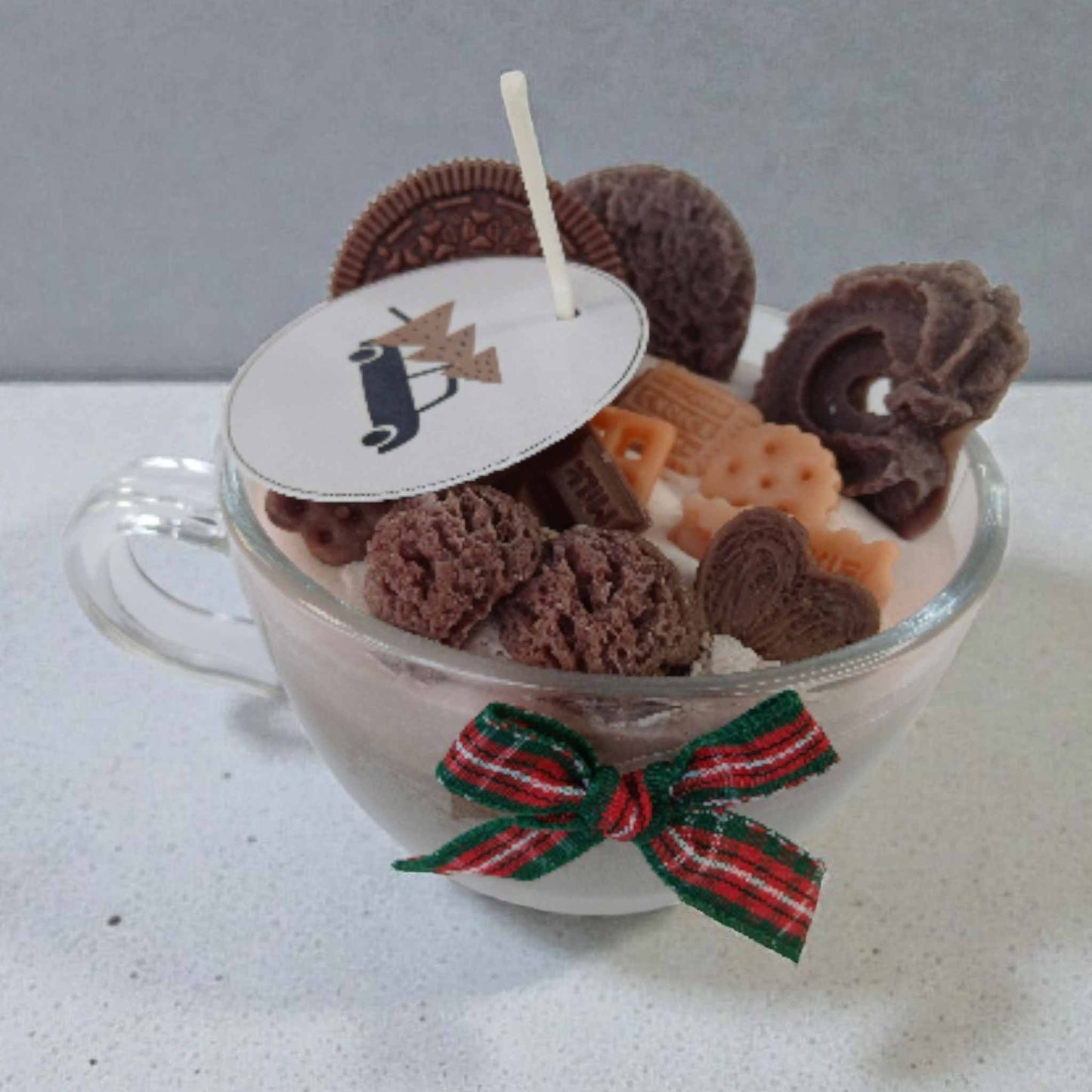 Lumanaritip cappuccino de Craciun realizate handmade din ceara naturala de soia, modele unice.