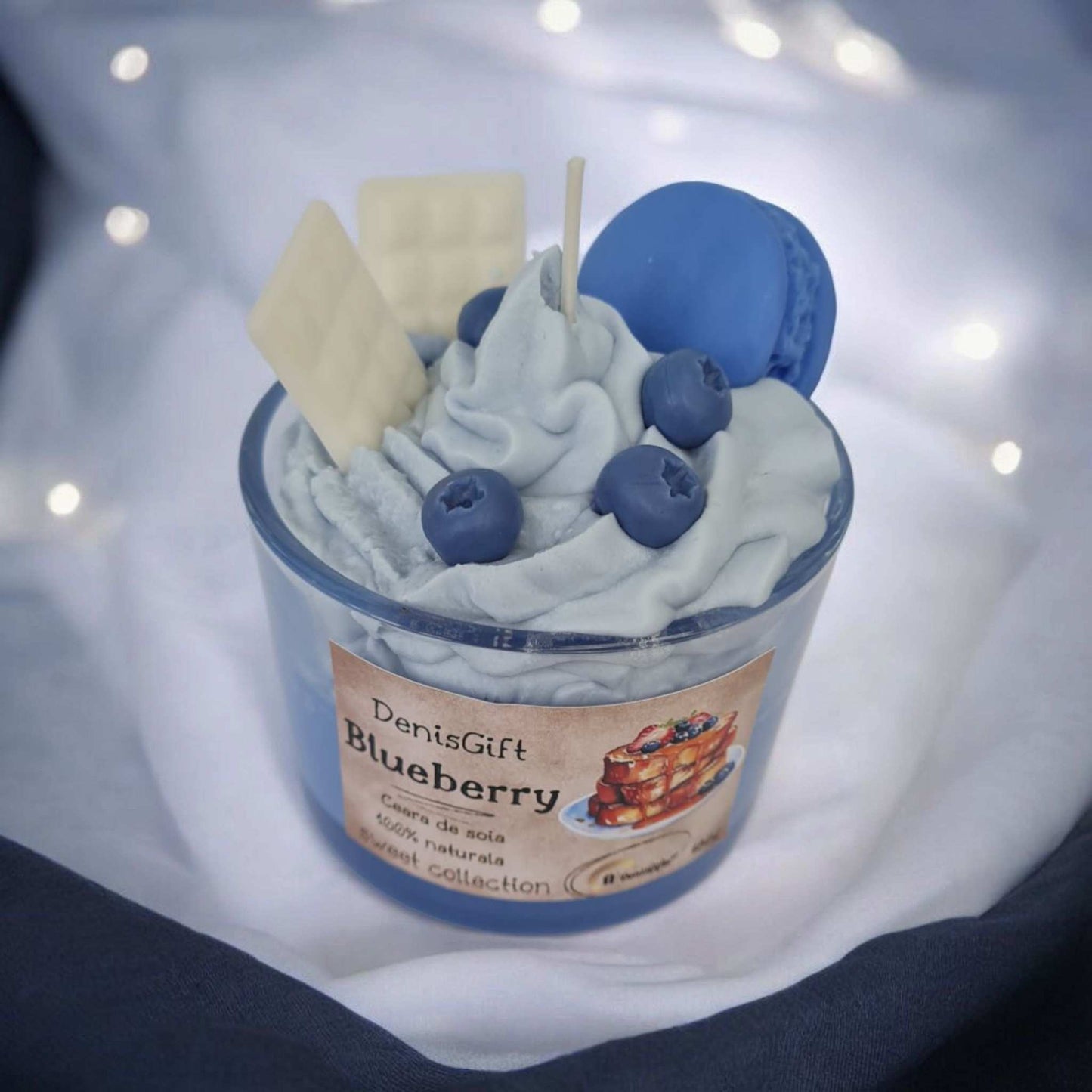 Lumanari desert din ceara de soia. Lamanare artizanala tip desert cu frisca albastra.