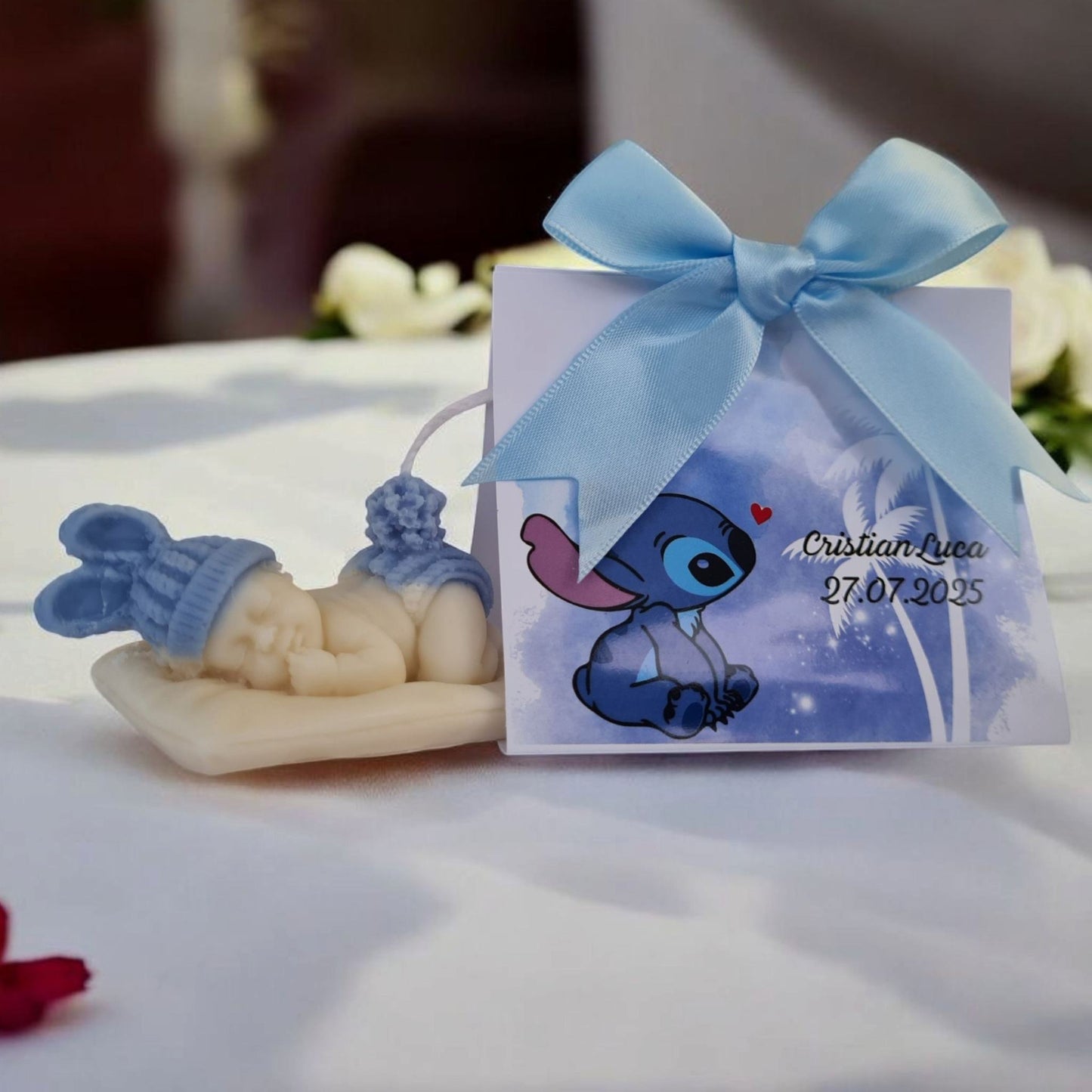 Marturii cu stitch, botez baiat. Marturie lumanare bebelus din ceara de soia.