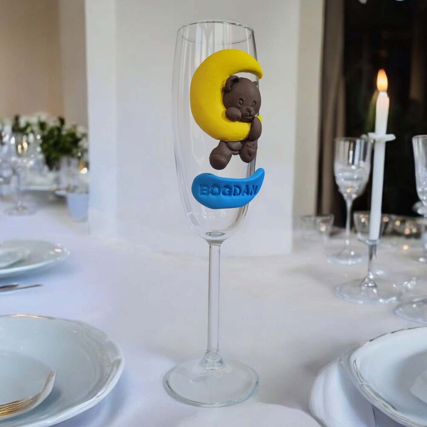 Pahar botez baiat, cu figurina fimo, ursulet e lunita, personalizat cu numele bebelusului.