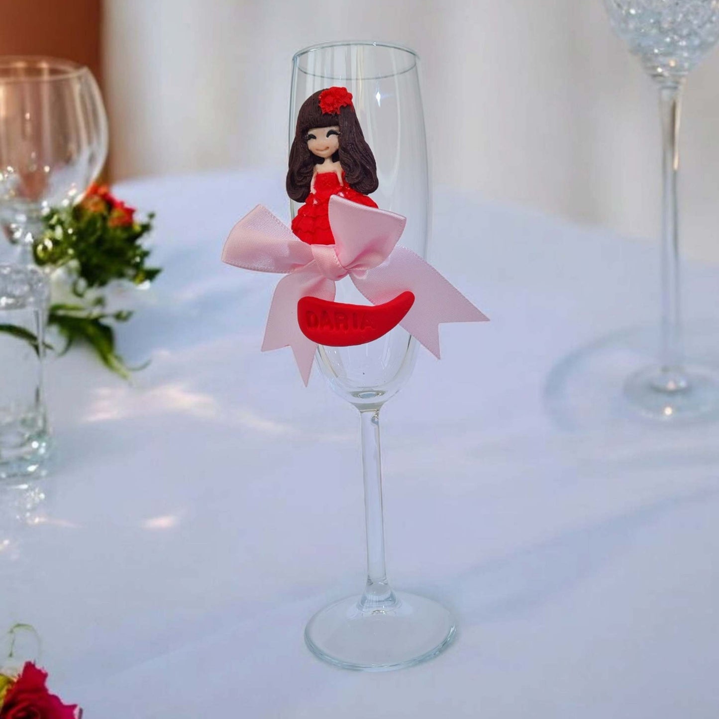 Pahar de botez pentru nasi si parinti, cu figurina fimo, personalizat manual cu numele bebelusului.