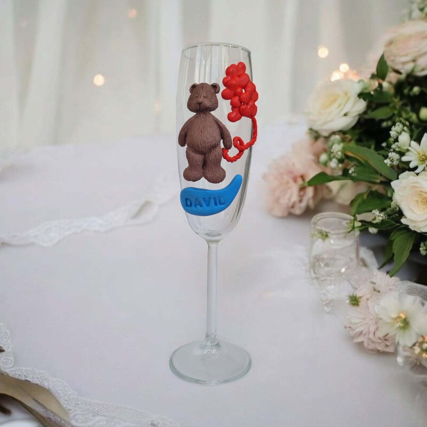 Pahar botez baiat personalizat cu nume si figurina fimo realizata manual din lut polimeric.