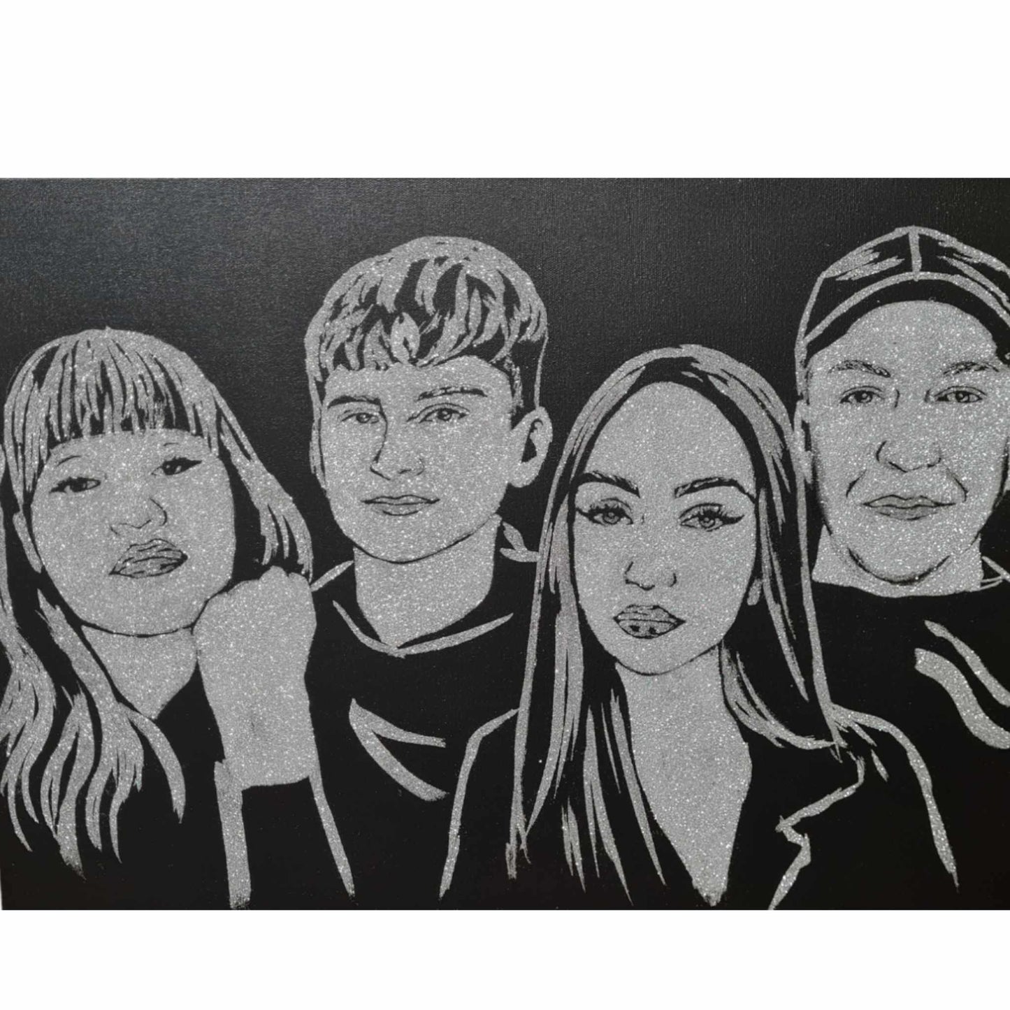 Portret cu sclipici argintiu, pictat manual si personalizat dupa poza unor 4 prieteni pe o panza canvas de 50x70 cm.