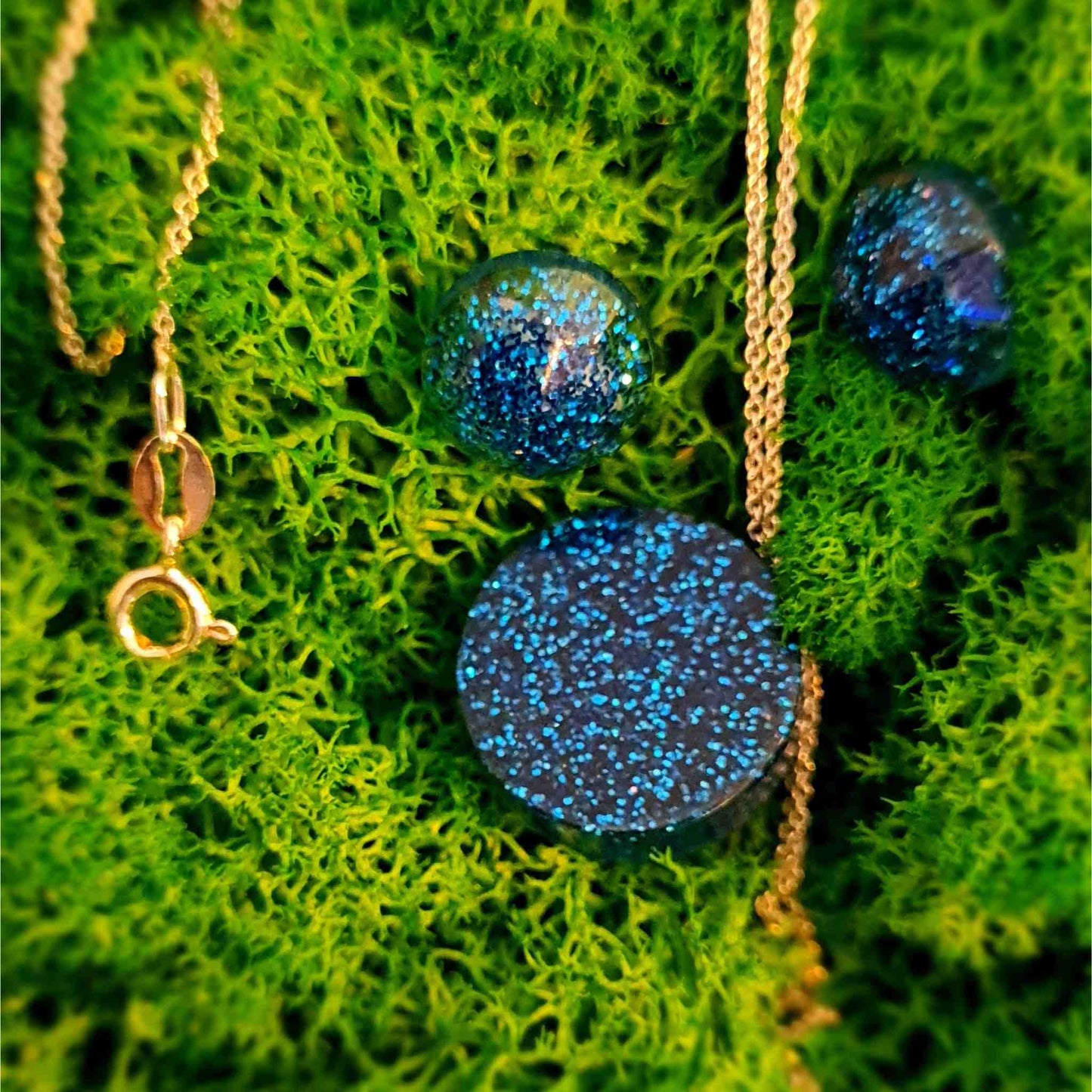 Set bijuterii rasina epoxidica, albastru cu sclipici si argint, lucrate handmade si unicate.