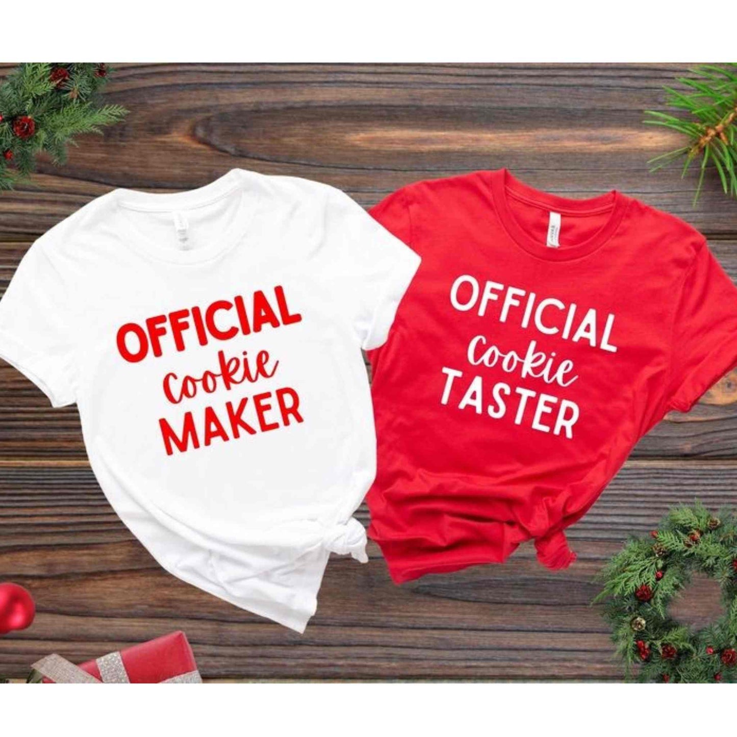 Set doua tricouri de Craciun de cuplu, personalizate cu text funny, "Official cookie maker / Official cookie tester".
