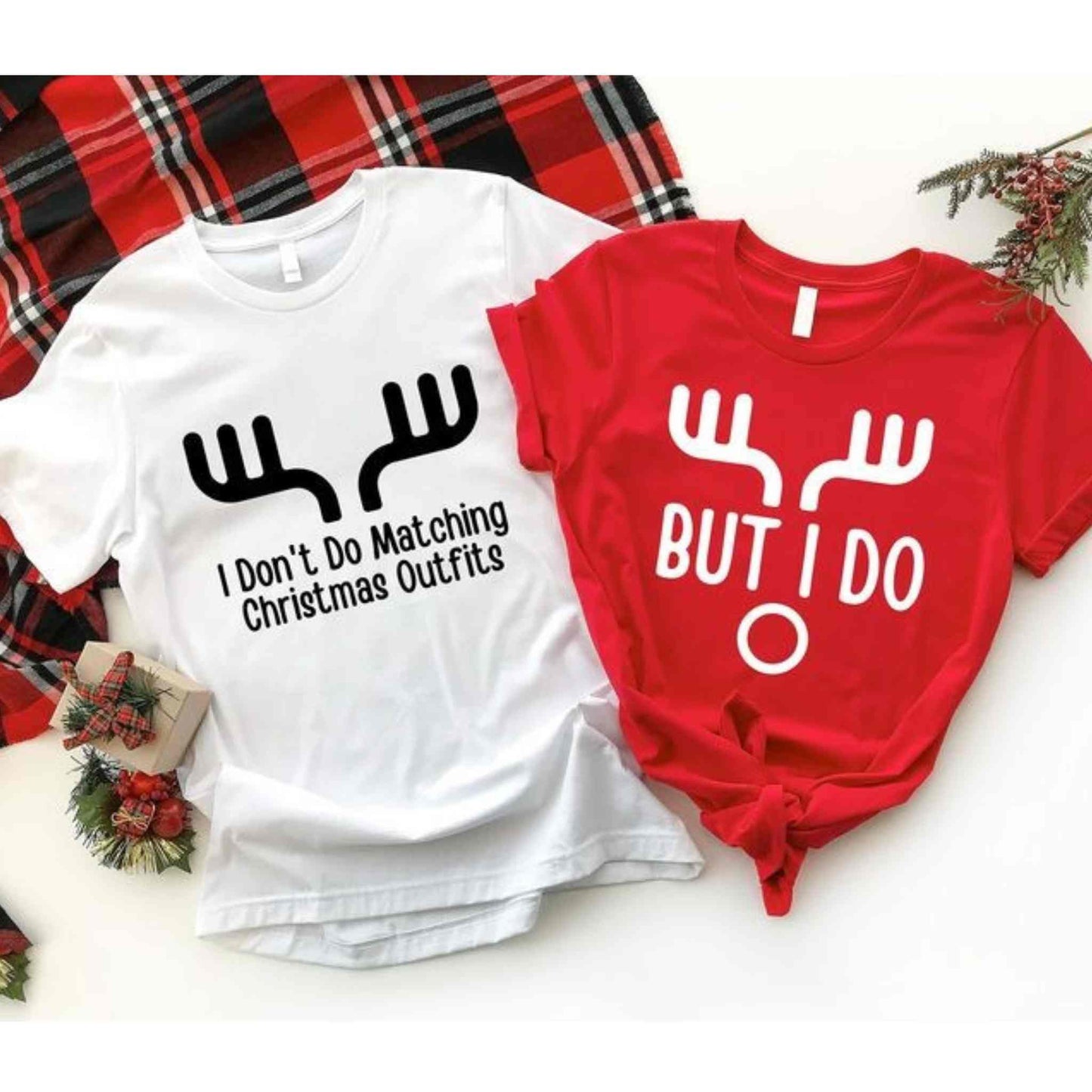 Set doua tricouri de Craciun, amuzante, cu text funny de Craciun. Imprimeu de Craciun rezistent.