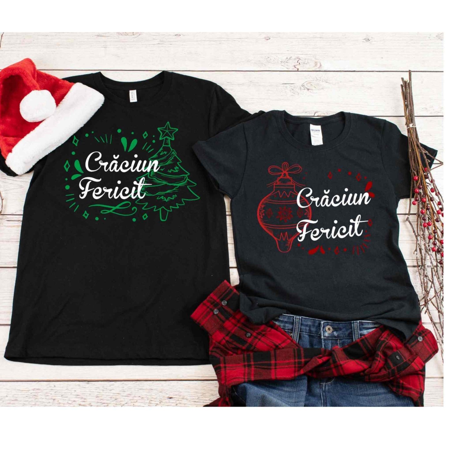 Tricouri de Craciun de cuplu, negre, personalizate cu textul "Craciun fericit", 100% bumbac.