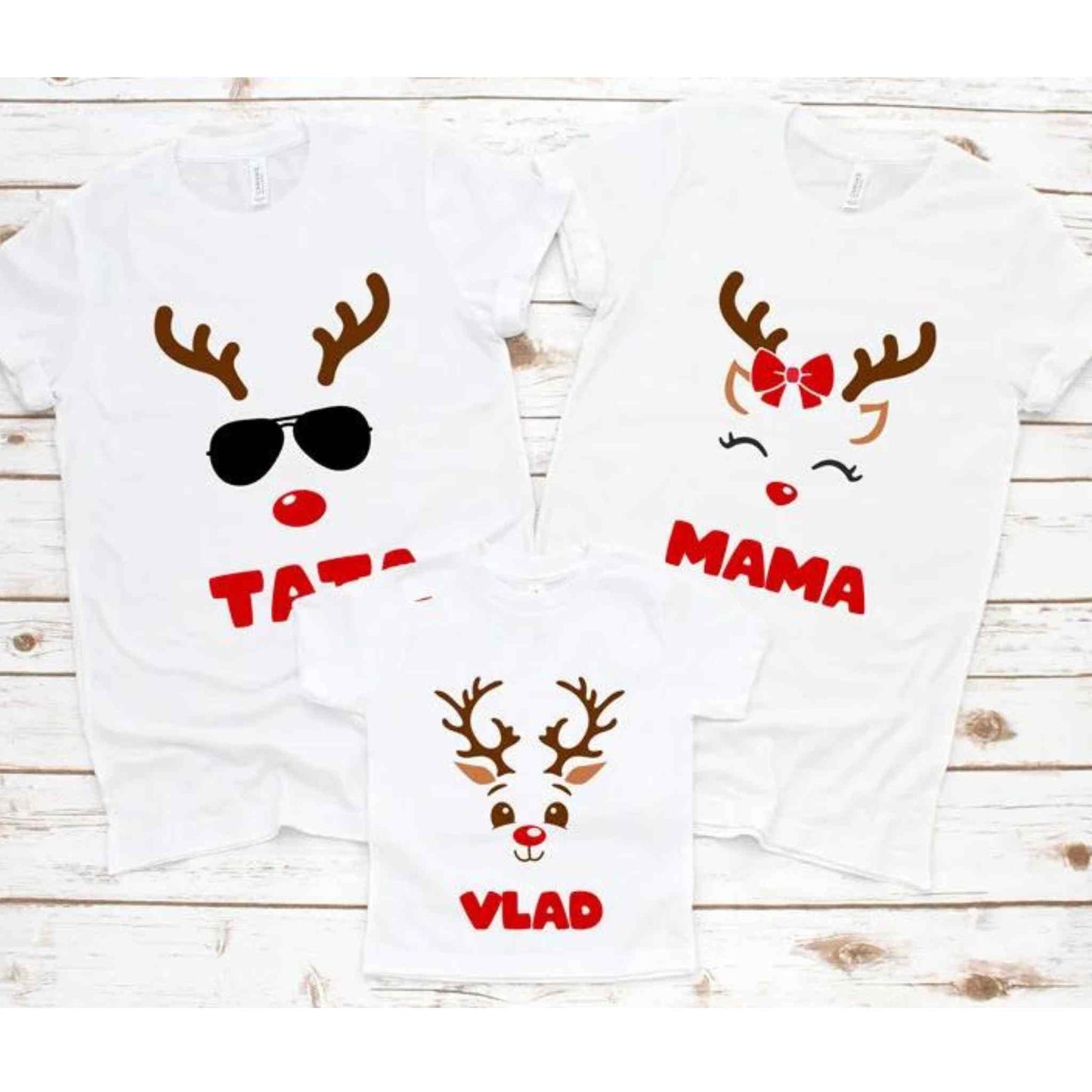 Tricouri de Craciun de familie, personalizate cu reni si numele tau, albe, 100% bumbac.