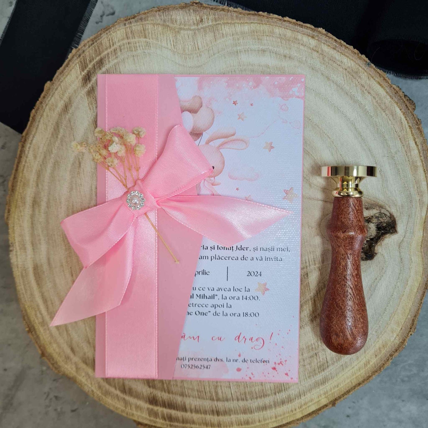 Invitatie de Botez, fetita, cu panglica de satin si flori uscate, naturale.