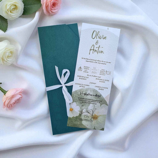 Invitatii de nunta ieftine, verde smarald, carton textura piele si fundita de satin. Invitatii de nunta elegante.