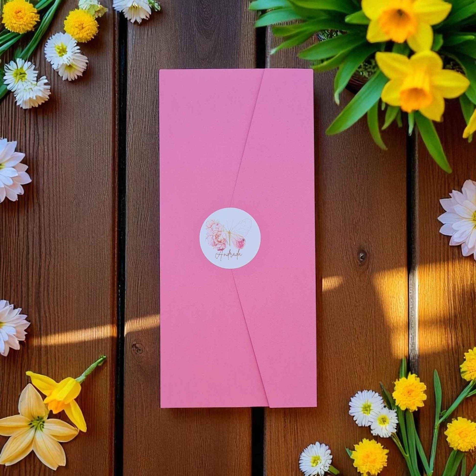 Invitatii ieftine de betez fetite, cu plic inclus, roz. Invitatii personalizate de botez, livrare rapida.