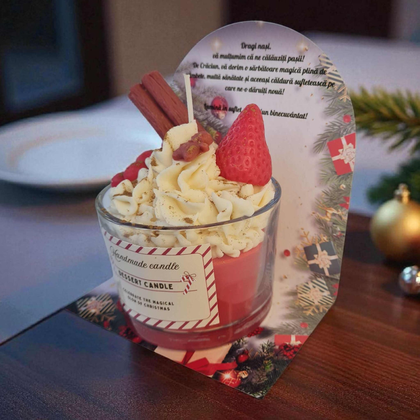 Lumanare tip desert, cadou cu mesaj personalizat pentru nasi de Craciun.