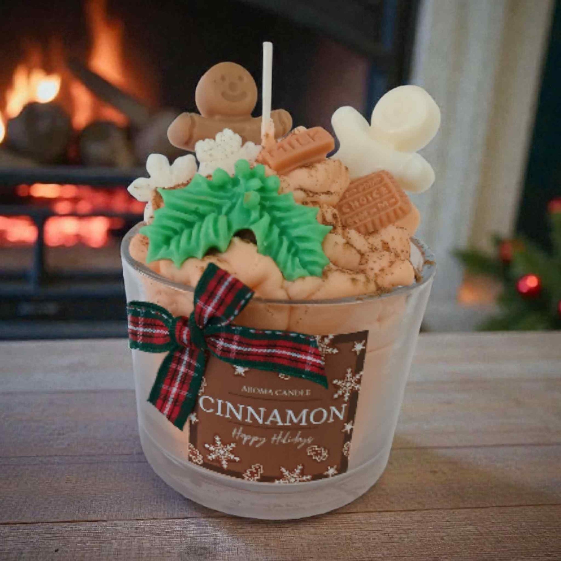 Lumanare tip desert de Craciun, cadou unic de cuplu. Realizata handmade din ceara de soia naturala.