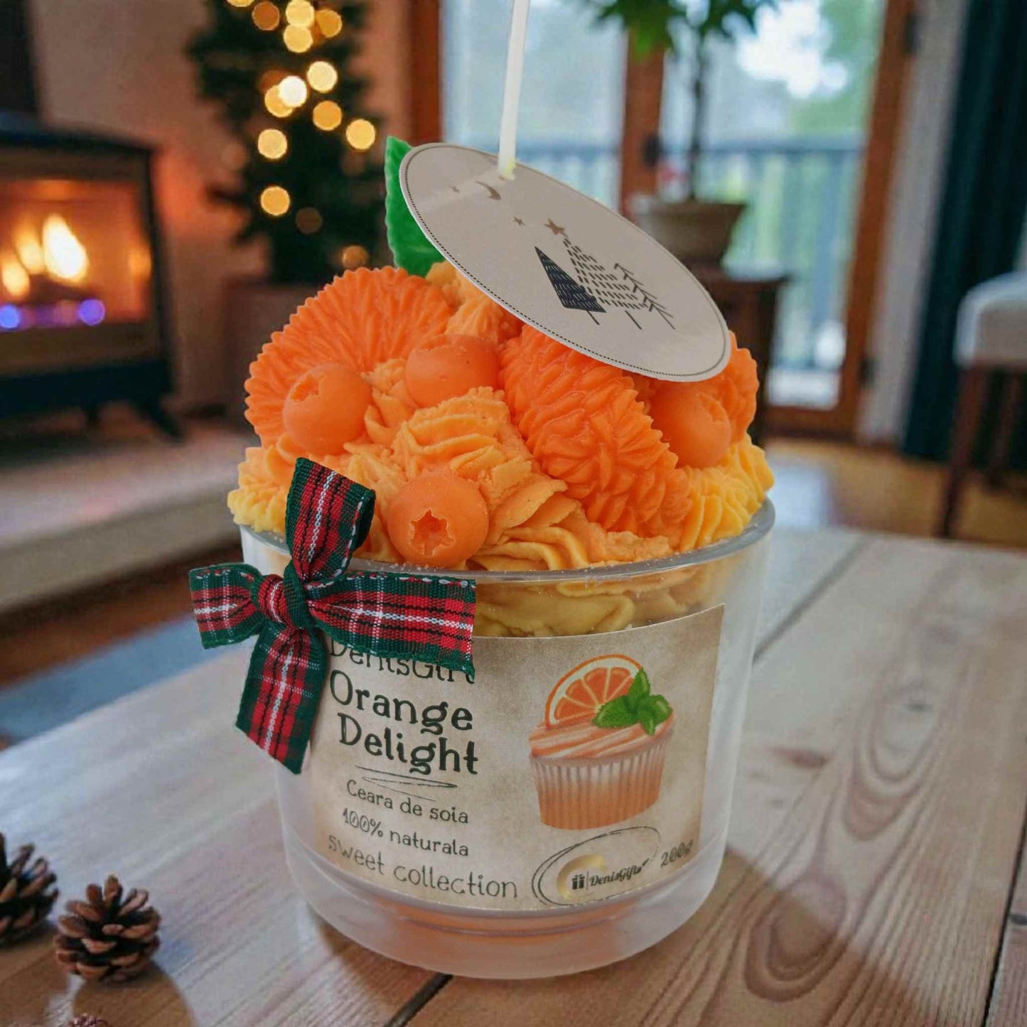 Lumanare de Craciun, tip desert cu frisca si portocaledin ceara naturala de soia. Cadou, decoratiune unica.