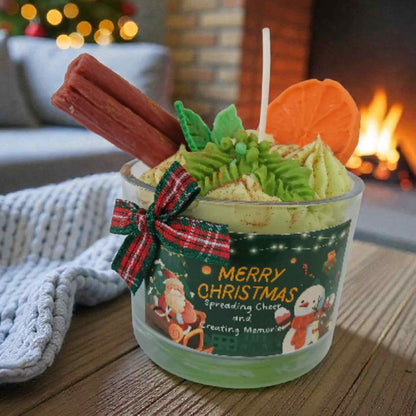 Lumanare de Craciun tip desert, realizata handmade din ceara naturala de soia.