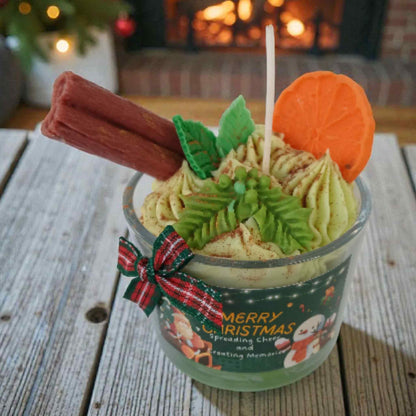 Lumanare de Craciun tip desert cu frisca, felie de portocala si scortisoara din ceara de soia naturala.