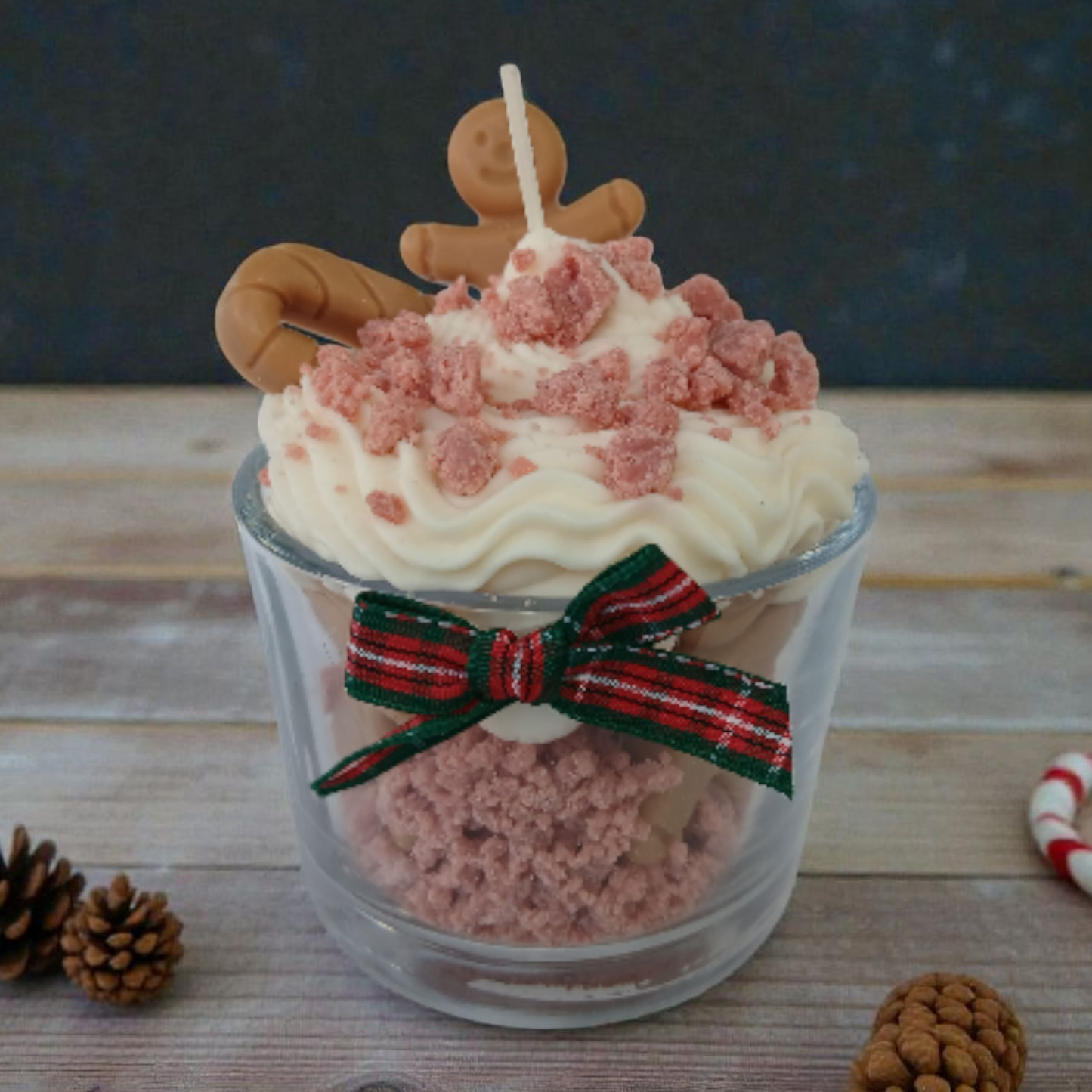 Lamanare cadou de Craciun, parfumata, tip desert din ceara naturala de soia.