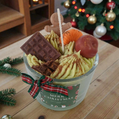 Lumanare cadou de Craciun, tip desert cu visine, gingerbread si portocale din ceara de soia naturala.