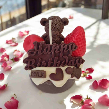 Lumanare tip desert cu "Happy birthday", ursulet din ceara naturala de soia. Lumanare tip desert, cadou unic.