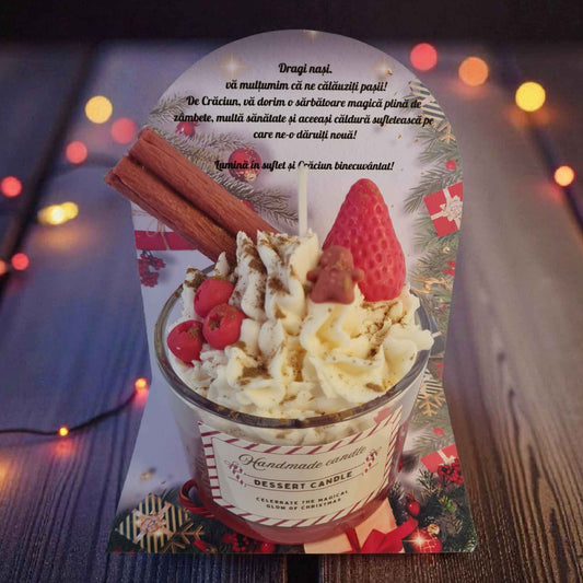 Lumanare tip desert de Craciun cu mesaj personalizat pentru nasi si suport de carton tematic de Craciun.