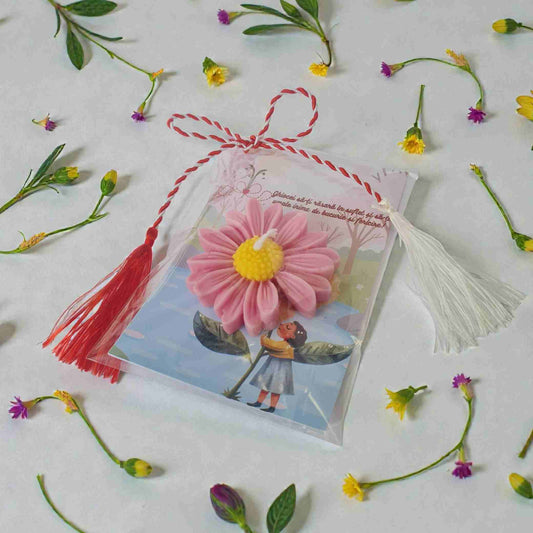Martisor de 1 martie de 8 martie, lumanare margareta cu urare de primavara.