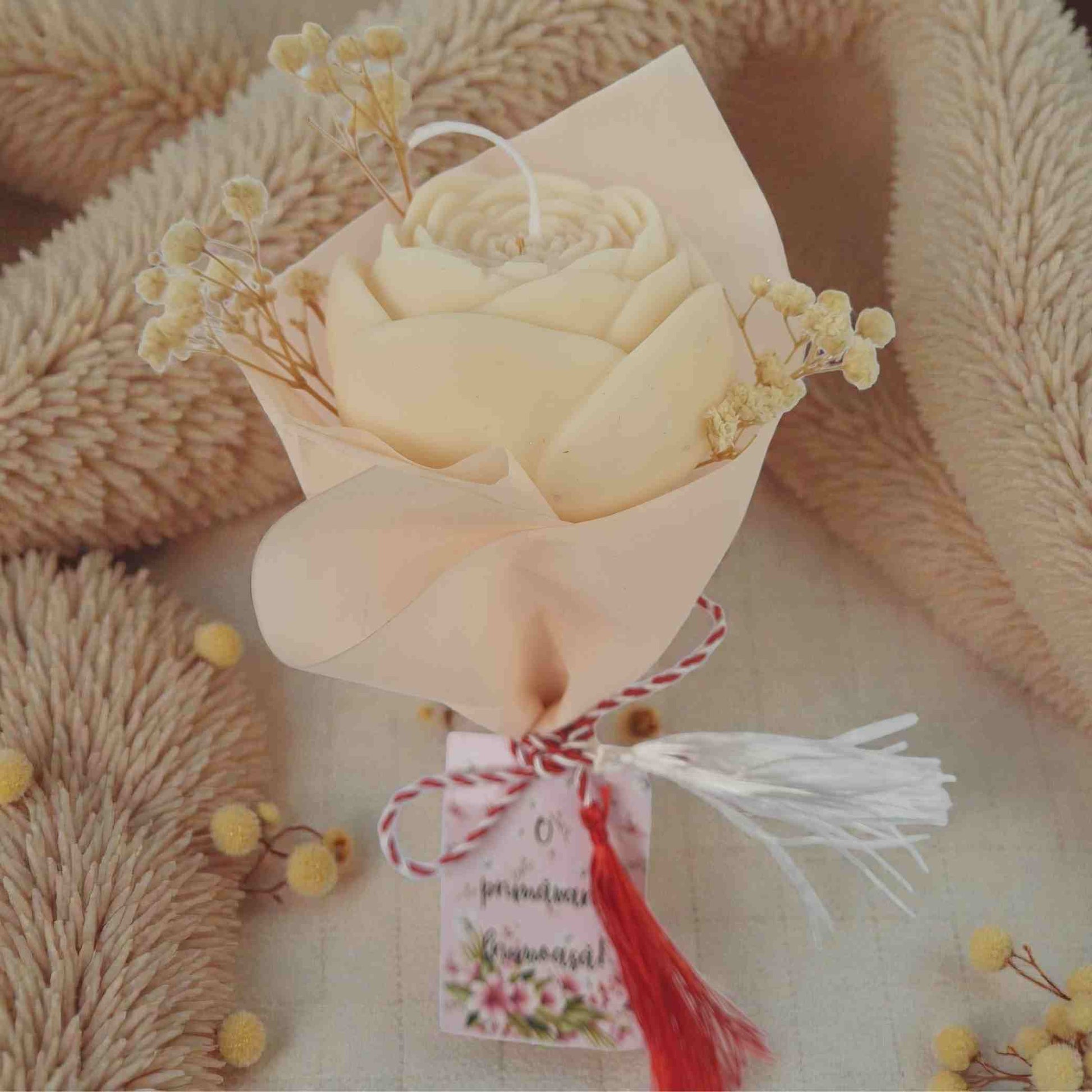 Martisor handmade de 1 si 8 martie, mini buchetel, lumanare bujor alb, ceara naturala de soia.
