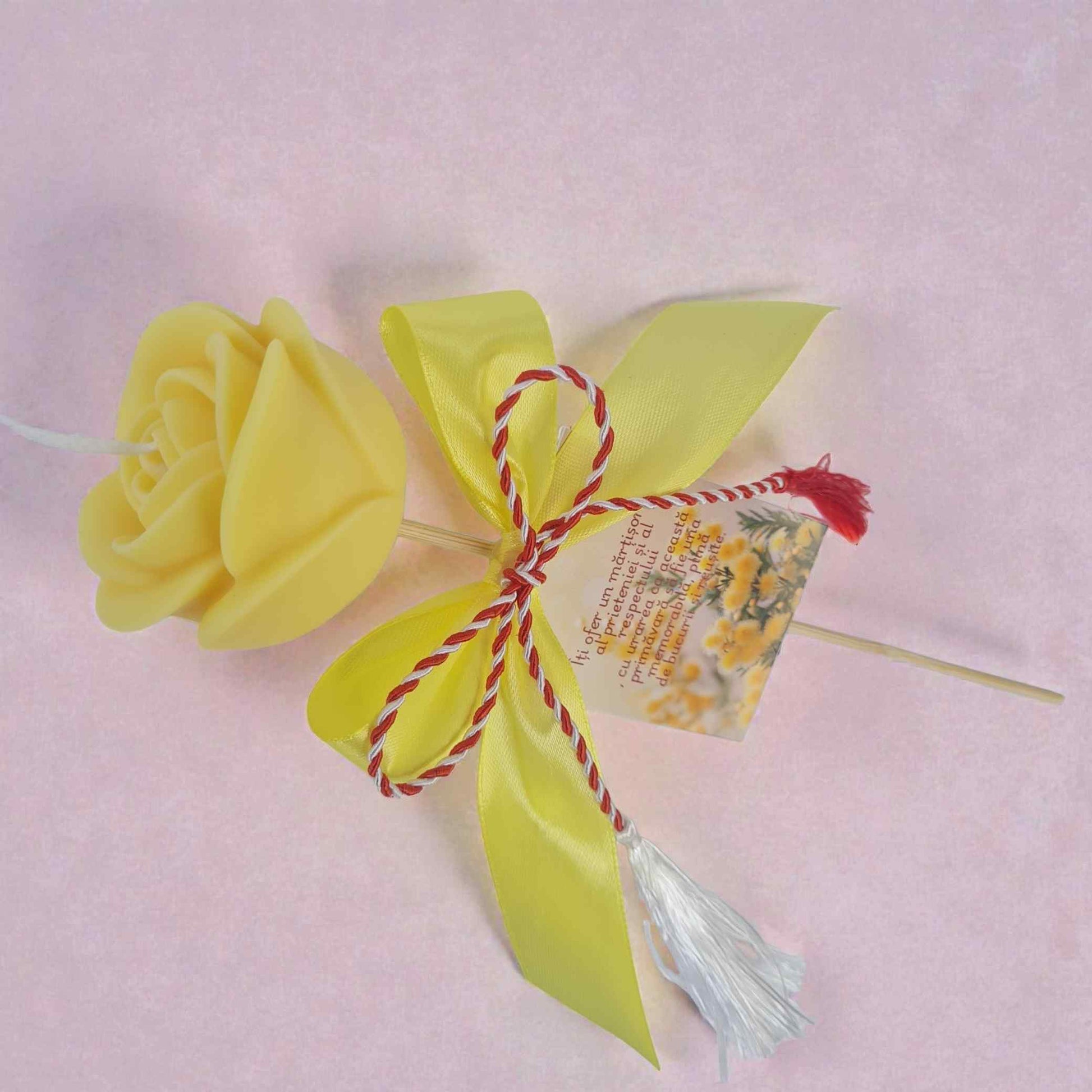 Martisor trandafir parfumat din ceara naturala, pe tija de lemn, urari de primavara.