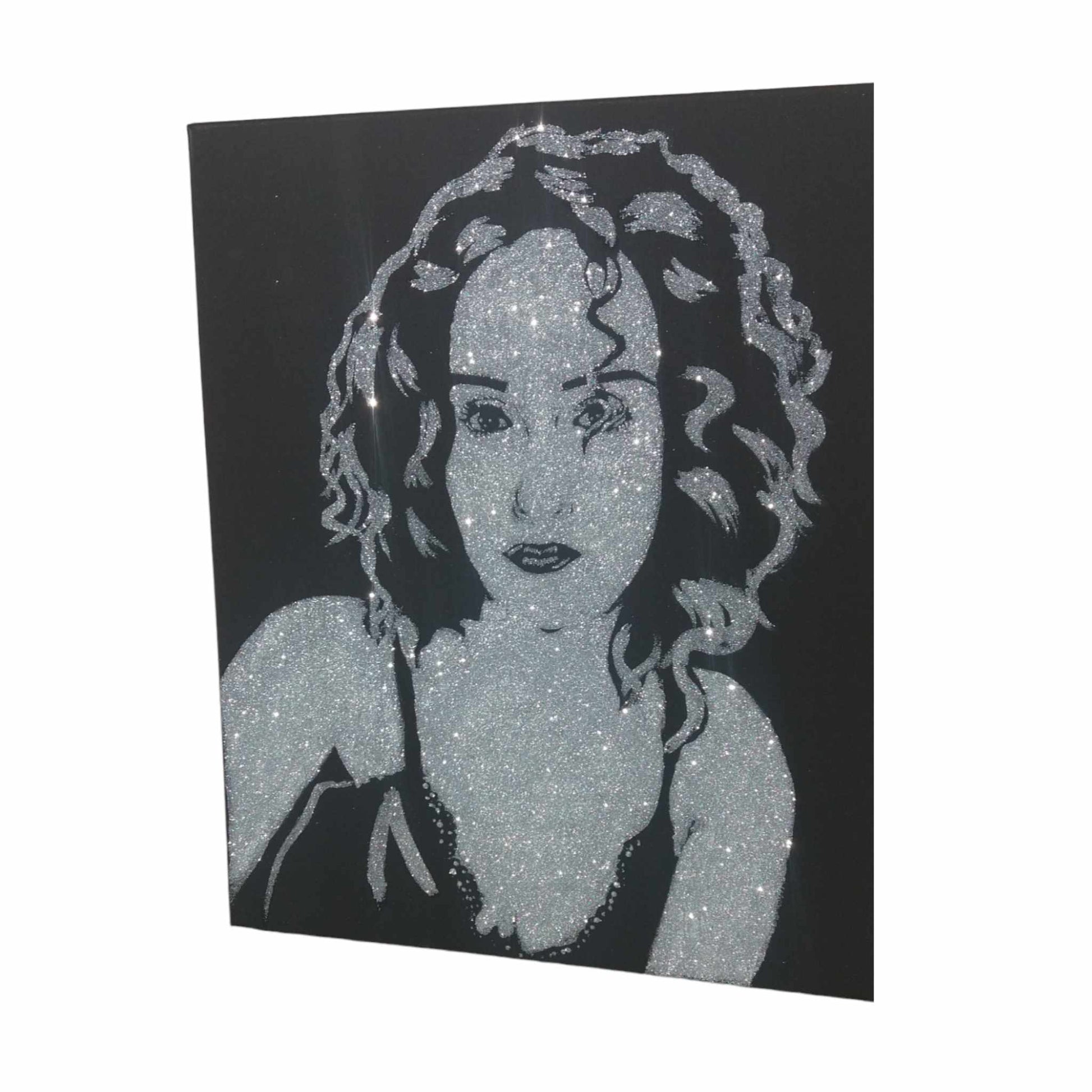 Portret cu sclipici argintiu al unei absolvente, pictat manual si personalizat dupa poza clientului pe panza canvas.