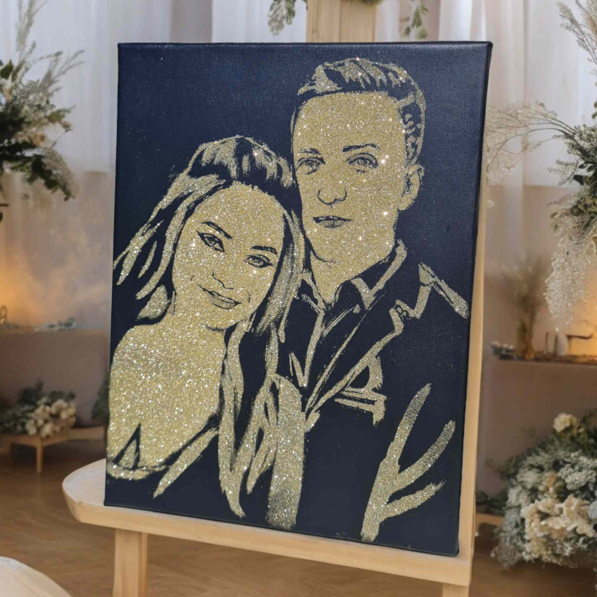 Tablou cu sclipici auriu pictat manual cu 2 persoane, 50x70 cm. Portret cu sclipici personalizat cu poza ta.