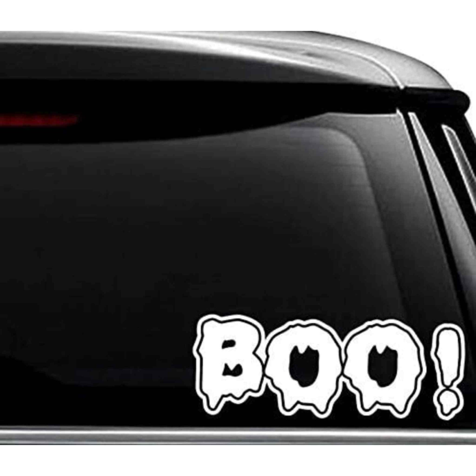 Sticker Halloween auto, alb, model text "BOO", din Oracal Premium cu aplicare usoara. Decor auto de Halloween.