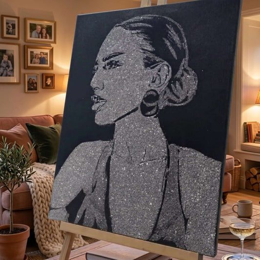 Tablou cu sclipici argintiu, portret o persoana, unicat, pictat manual in intregime.