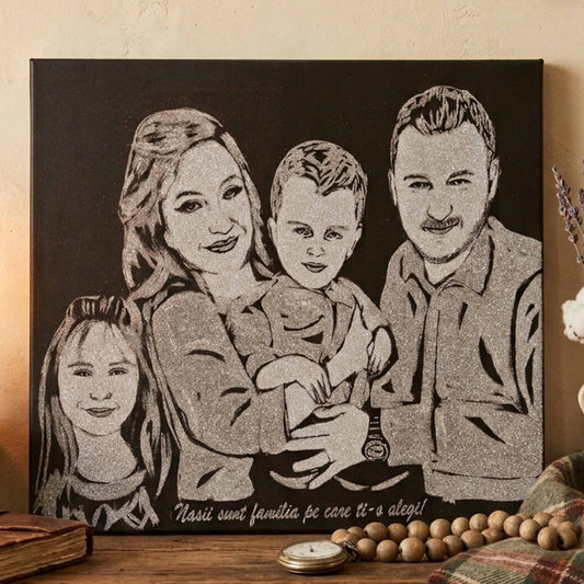 Tablou cu sclipici artingiu, patru persoane si text personalizat. Portrete cu sclipici mari, de familie. Cadouri unice.